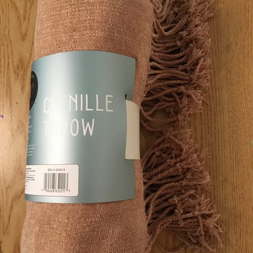 New 1 Chenille Throw Blanket Pick Between Plaid Tan or Light Brown Khaki Tan